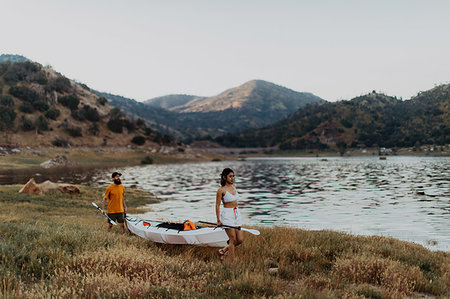 simsearch:614-08119553,k - Couple carrying kayak by lake, Kaweah, California, United States Stock Photo - Premium Royalty-Free, Code: 614-09270287