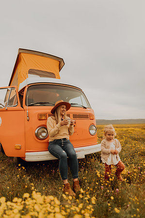 simsearch:614-07735242,k - Mother with daughter on road trip in countryside Stock Photo - Premium Royalty-Free, Code: 614-09270308