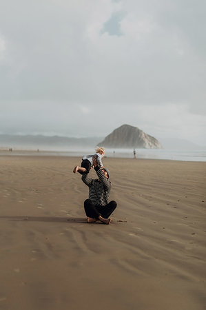 simsearch:614-08030822,k - Father and toddler playing on beach, Morro Bay, California, United States Stock Photo - Premium Royalty-Free, Code: 614-09270383