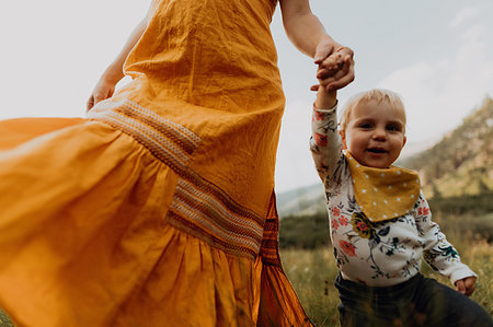 pregnant low angle - Mother in maxi dress walking with toddler daughter in rural valley, cropped, Mineral King, California, USA Stock Photo - Premium Royalty-Free, Code: 614-09270502