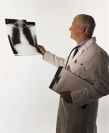 simsearch:614-00599645,k - Doctor examining x-ray of chest Stock Photo - Premium Royalty-Free, Code: 614-00597417