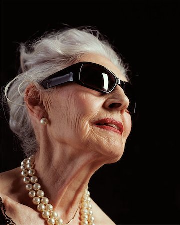 simsearch:614-07240051,k - Senior woman wearing sunglasses Stock Photo - Premium Royalty-Free, Code: 614-00653631