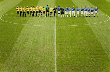 simsearch:614-00657328,k - Football teams on the pitch Stock Photo - Premium Royalty-Free, Code: 614-00808580