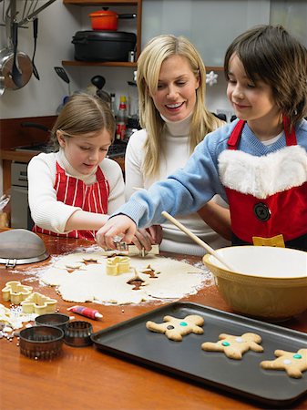 simsearch:846-02794589,k - Mother and children making cookies Stock Photo - Premium Royalty-Free, Code: 614-00892847