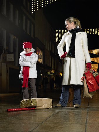 simsearch:846-05648541,k - Mother and daughter christmas shopping Stock Photo - Premium Royalty-Free, Code: 614-00892873