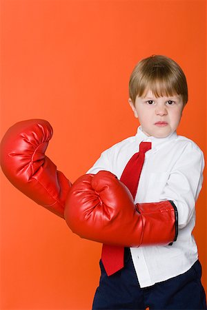 Boy wearing boxing gloves Foto de stock - Sin royalties Premium, Código: 614-01559138
