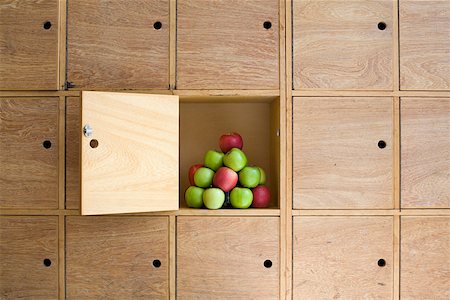 simsearch:614-01088098,k - Apples in a locker Stock Photo - Premium Royalty-Free, Code: 614-01755826