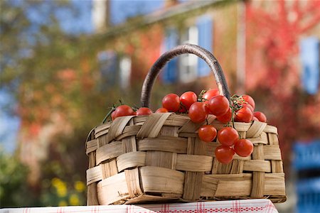simsearch:614-01088098,k - Basket of cherry tomatoes Stock Photo - Premium Royalty-Free, Code: 614-02048883