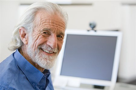 Senior man and computer Stock Photo - Premium Royalty-Free, Code: 614-02050038