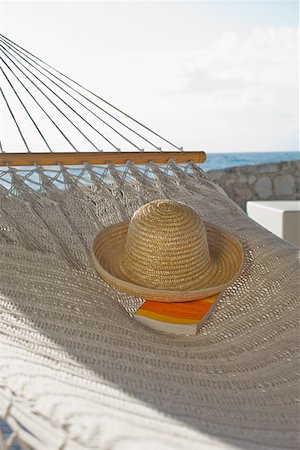 Hat and book on hammock Foto de stock - Sin royalties Premium, Código: 614-02241329