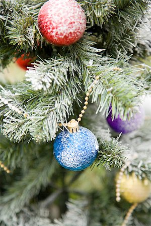 Baubles on a christmas tree Stock Photo - Premium Royalty-Free, Code: 614-02392085