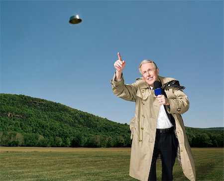flying saucer - News presenter and ufo Stock Photo - Premium Royalty-Free, Code: 614-02613623
