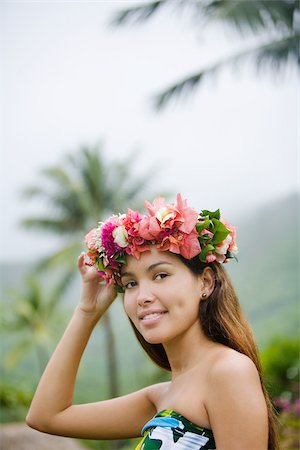 simsearch:614-02679643,k - Young woman with flowers in hair in moorea Stock Photo - Premium Royalty-Free, Code: 614-02679642