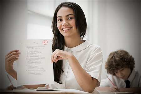 private school - Girl with exam paper Foto de stock - Sin royalties Premium, Código: 614-02762639