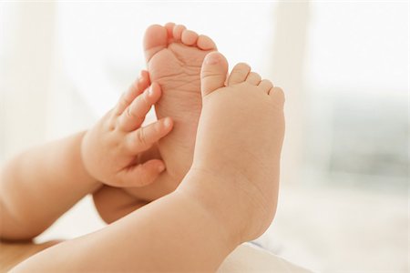 Babys hands and feet Stock Photo - Premium Royalty-Free, Code: 614-02763091