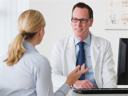 simsearch:614-00599645,k - Woman talking to a doctor Stock Photo - Premium Royalty-Free, Code: 614-02984014