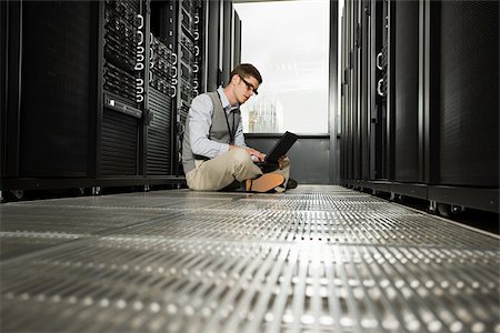 data center - Male computer technician working Stock Photo - Premium Royalty-Free, Code: 614-02985093