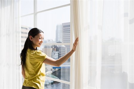 simsearch:614-02985269,k - Japanese woman looking through a window Stock Photo - Premium Royalty-Free, Code: 614-02985217