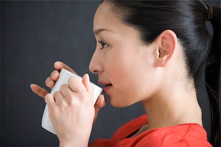 simsearch:614-02985269,k - Japanese woman drinking tea Stock Photo - Premium Royalty-Free, Code: 614-02985254