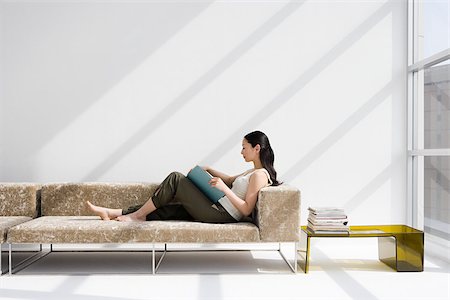 simsearch:614-02985269,k - Woman reading on a sofa Stock Photo - Premium Royalty-Free, Code: 614-02985269