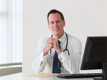 simsearch:614-00599645,k - Portrait of a mature doctor Stock Photo - Premium Royalty-Free, Code: 614-02983985