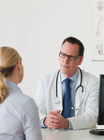simsearch:614-00599645,k - Doctor and patient talking Stock Photo - Premium Royalty-Free, Code: 614-02983980