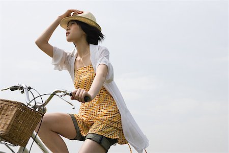 person in a basket of a bike - Young woman cycling Stock Photo - Premium Royalty-Free, Code: 614-03020005