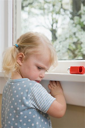 picture kid sad window - Girl with asthma inhaler Stock Photo - Premium Royalty-Free, Code: 614-03020228