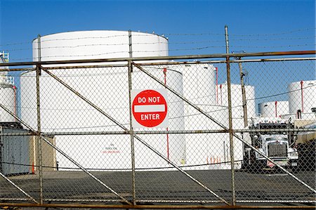 Oil storage tanks Stock Photo - Premium Royalty-Free, Code: 614-03393511