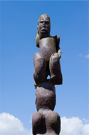 Rotorua, Maori wooden sculpture against sky Stock Photo - Premium Royalty-Free, Code: 614-03455038