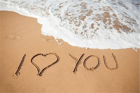 summer text message - I love you written in sand Foto de stock - Sin royalties Premium, Código: 614-03455076