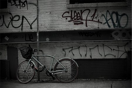 desaturated - Bicycle and graffiti on wall Stock Photo - Premium Royalty-Free, Code: 614-03455105