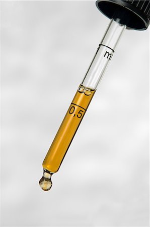 eye dropper - Liquid in pipette Foto de stock - Sin royalties Premium, Código: 614-03506869