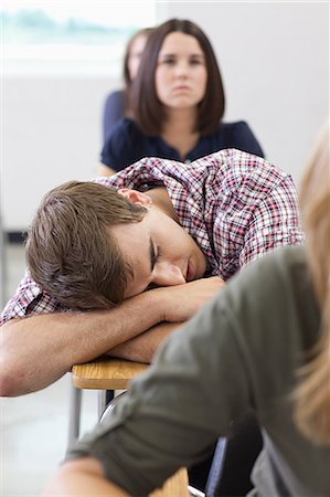 Male high school student asleep in class Foto de stock - Sin royalties Premium, Código: 614-03552022
