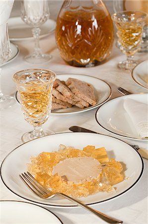 fine dining restaurant - Foie gras and sweet wine Stock Photo - Premium Royalty-Free, Code: 614-03576602