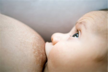 Baby breast feeding Foto de stock - Sin royalties Premium, Código: 614-03576963