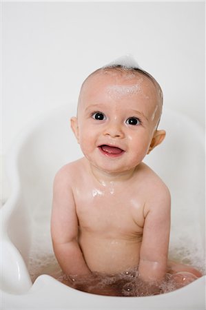 Baby in the bath Foto de stock - Sin royalties Premium, Código: 614-03648708