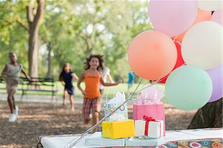 Outdoor birthday party with balloons Stock Photo - Premium Royalty-Free, Code: 614-03697242