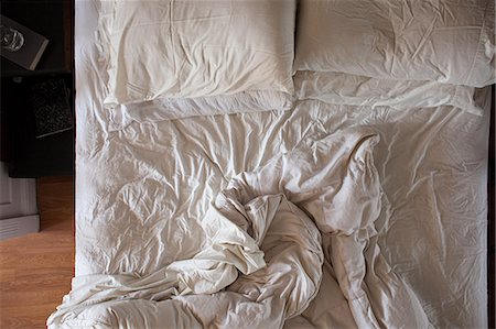 duvet - Overhead view of unamade bed Stock Photo - Premium Royalty-Free, Code: 614-03697675