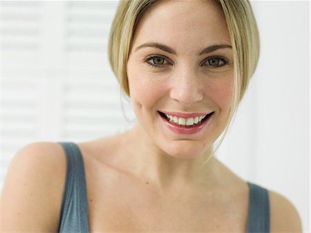 dimples - Portrait of young woman in bathroom Stock Photo - Premium Royalty-Free, Code: 614-03903480