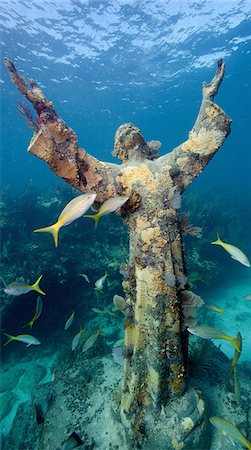 sculptures - Underwater statue of Christ Stock Photo - Premium Royalty-Free, Code: 614-03903822