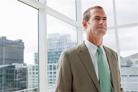 previsión - Businessman in office, portrait Foto de stock - Sin royalties Premium, Código: 614-03981629