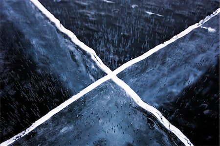 formation texture - A cross in the ice. Stock Photo - Premium Royalty-Free, Code: 6102-03751094