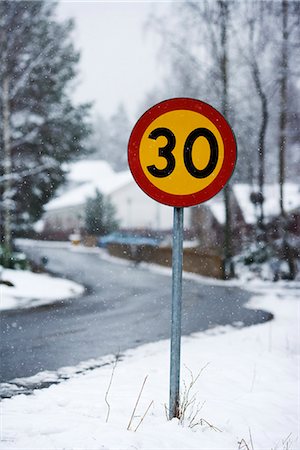 Un panneau de signalisation, Suède. Photographie de stock - Premium Libres de Droits, Code: 6102-03827947