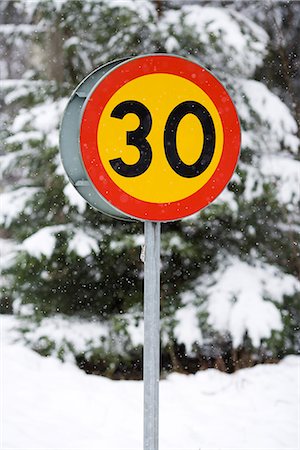 Un panneau de signalisation, Suède. Photographie de stock - Premium Libres de Droits, Code: 6102-03827946