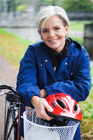 Female cyclist in a park, Stockholm, Sweden. Stock Photo - Premium Royalty-Free, Code: 6102-03828595