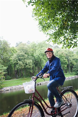 Female cyclist in a park, Stockholm, Sweden. Stock Photo - Premium Royalty-Free, Code: 6102-03828598