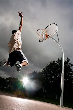 simsearch:632-06317210,k - A young man playing basketball, Sweden. Foto de stock - Sin royalties Premium, Código: 6102-03828839