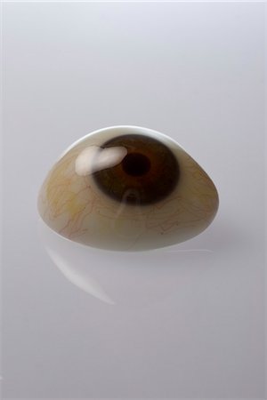 disabled blind - An artificial eye. Stock Photo - Premium Royalty-Free, Code: 6102-03904348