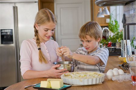 simsearch:846-02794589,k - Sister and brother making a cake, Sweden. Stock Photo - Premium Royalty-Free, Code: 6102-03904717